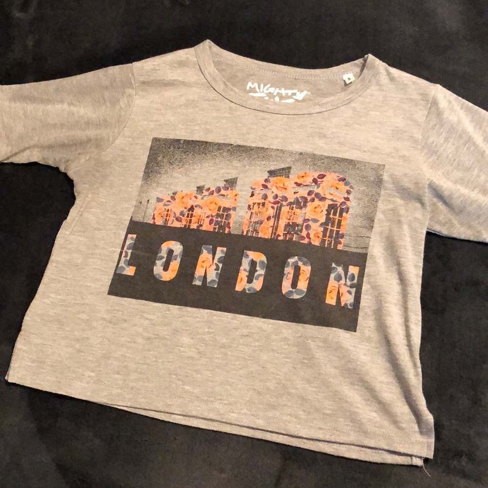 Cropped graphic tee